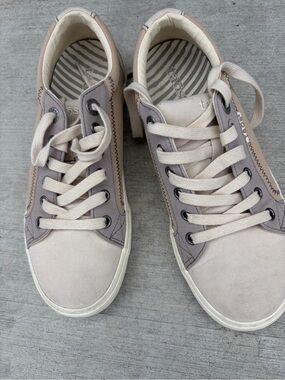 Taos Footwear Women's Sneakers in Beige and Taupe